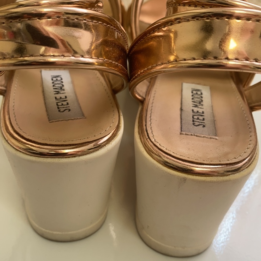 Steve Madden gold metallic platform sandels - Picture 3 of 6